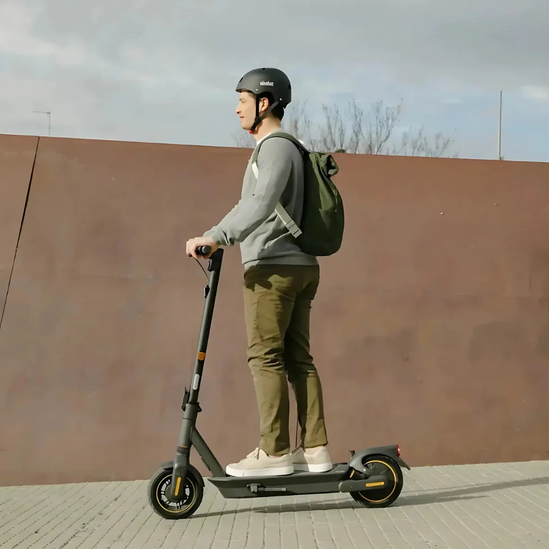 Segway - Max G2 Electric Kick Scooter Foldable w/ 43 Mile Range and 22 MPH Max Speed - Black - AA.05.15.01.0002